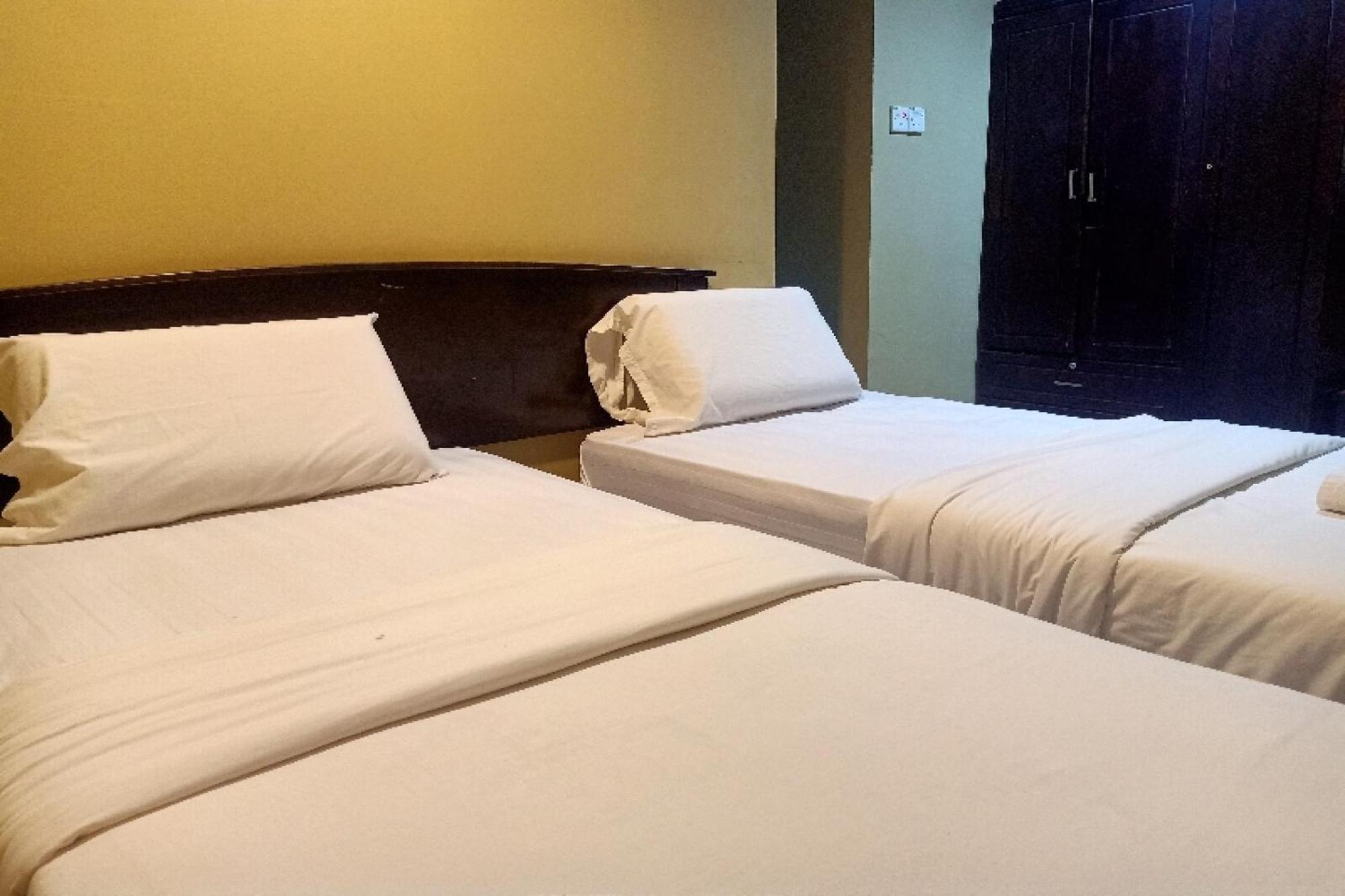 Oyo 90411 Perdana Hotel Labuan Esterno foto